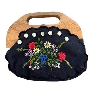 Vintage embroidered bag with wooden handles Cottage Core 1960s. 8" handle